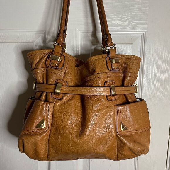 B Makowsky leather tan shoulder bag with soft finish gold tone accents - Picture 4 of 13